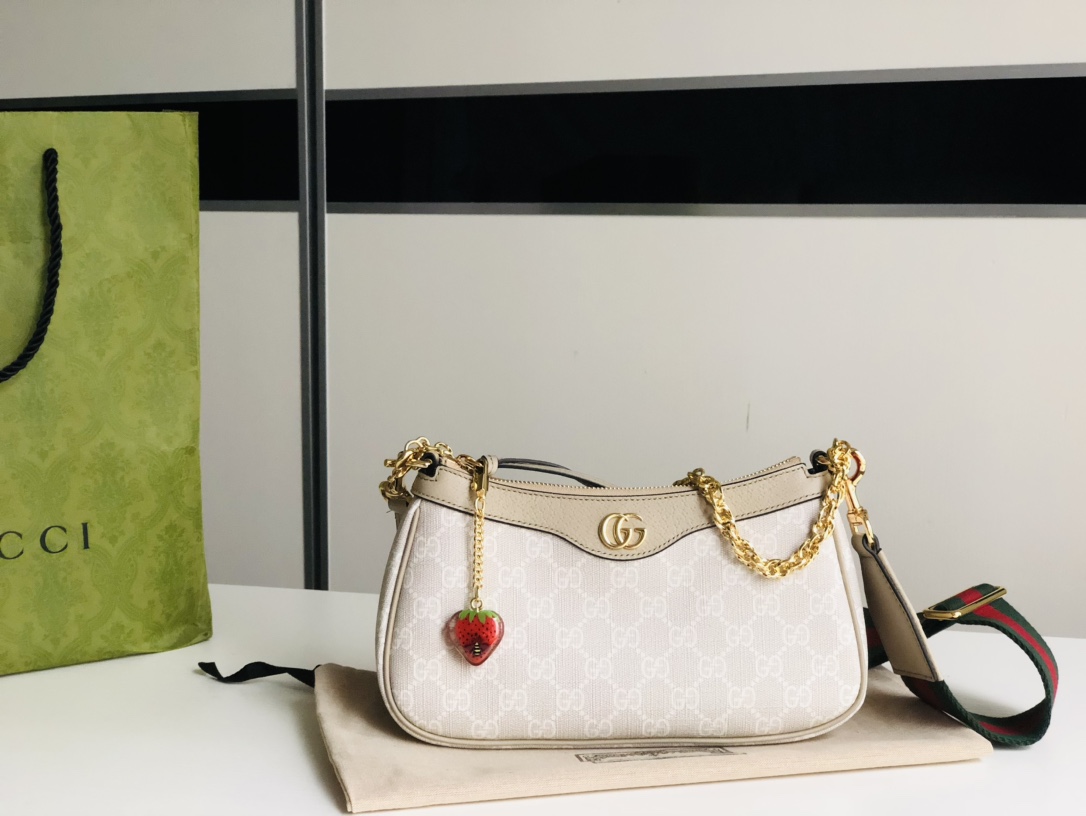G*u*i chain bag-25*15*6cm