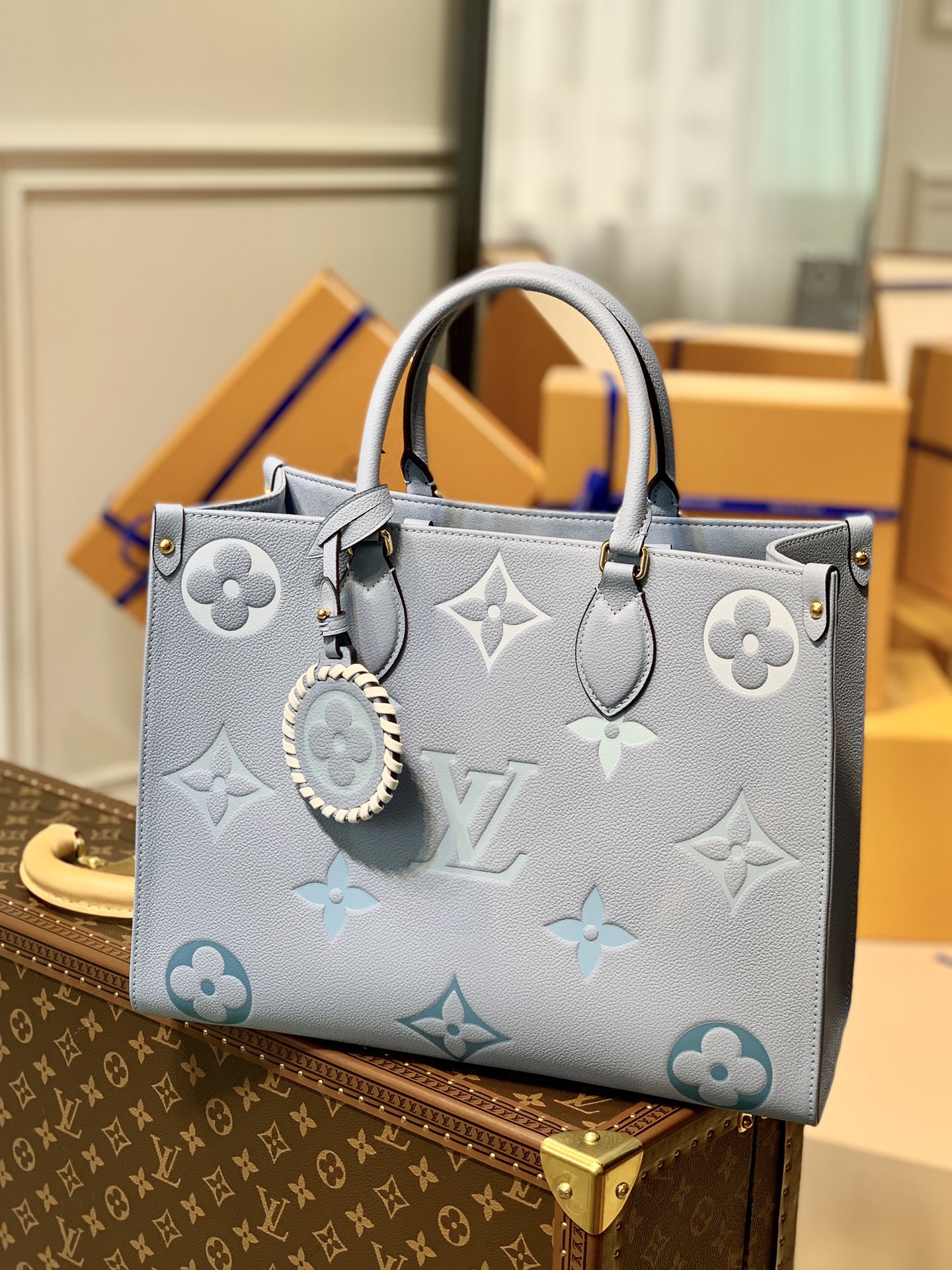 l0*is V*t0n small onthego handbag-35*28*15cm