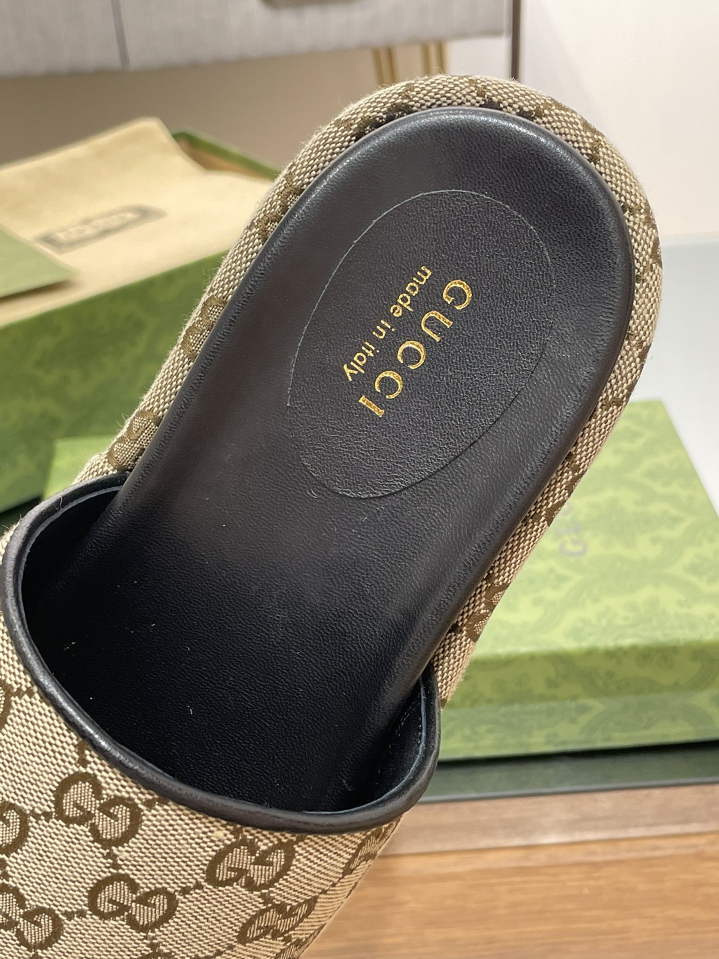 G*u*i slides(size35-43)