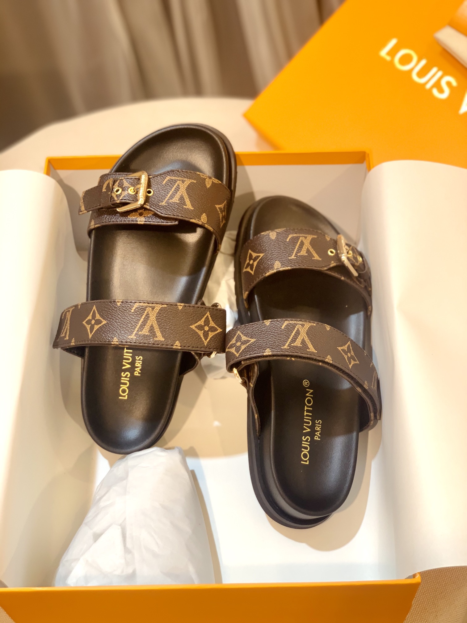 l0*is V*t0n sandals