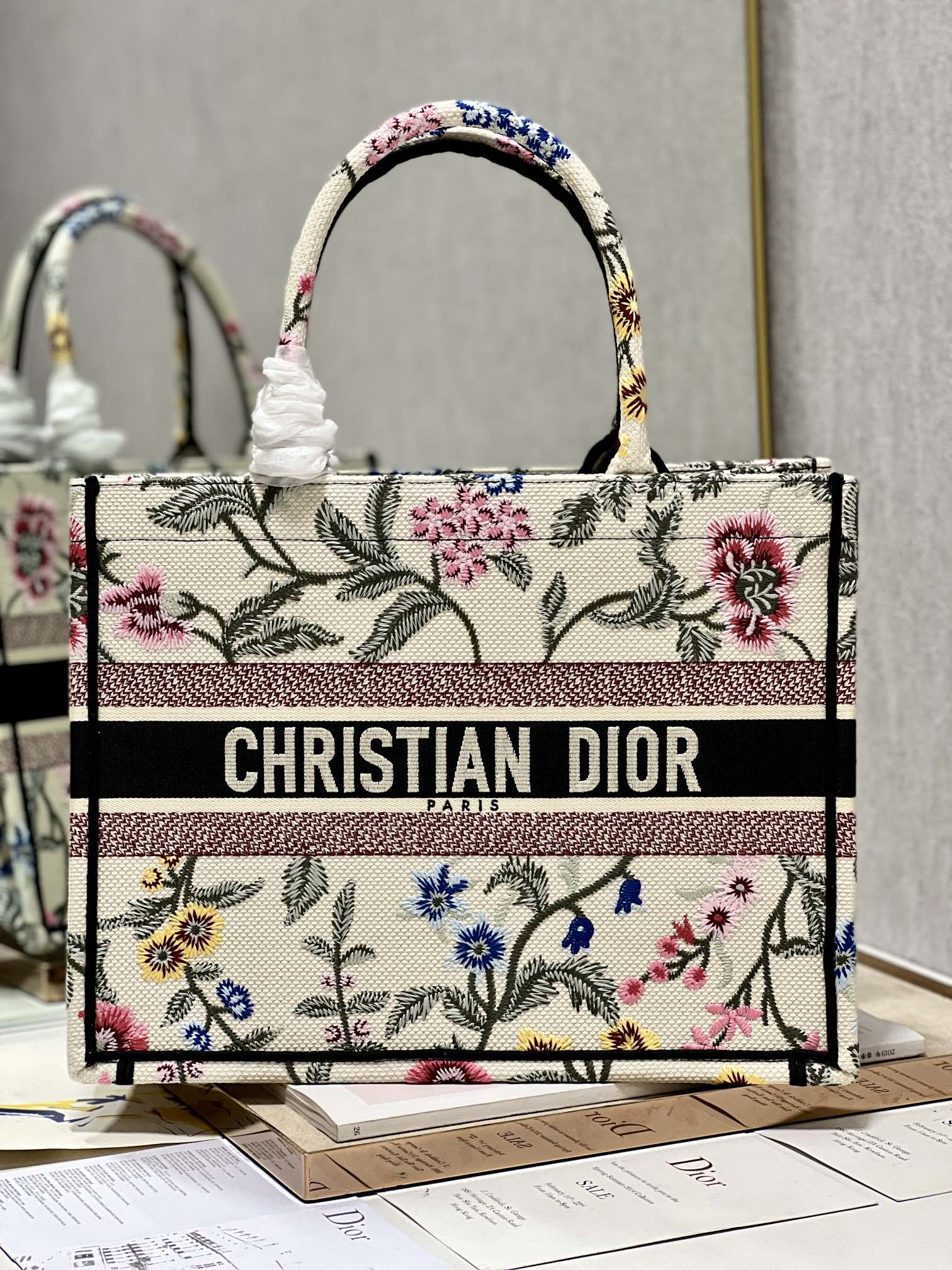 D*or book tote