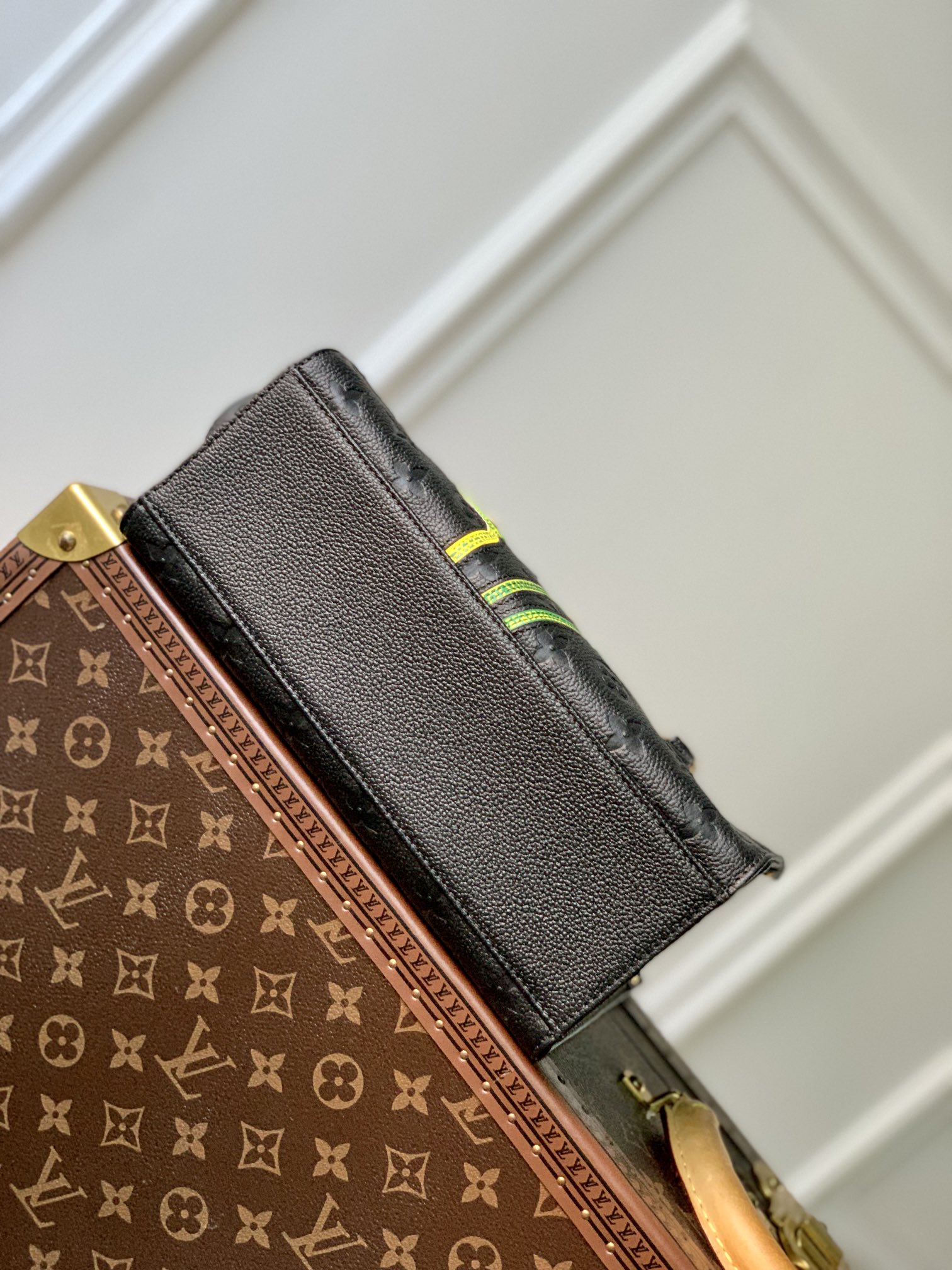 l0*is V*t0n onthego handbag- m21732-25*19*11.5 cm