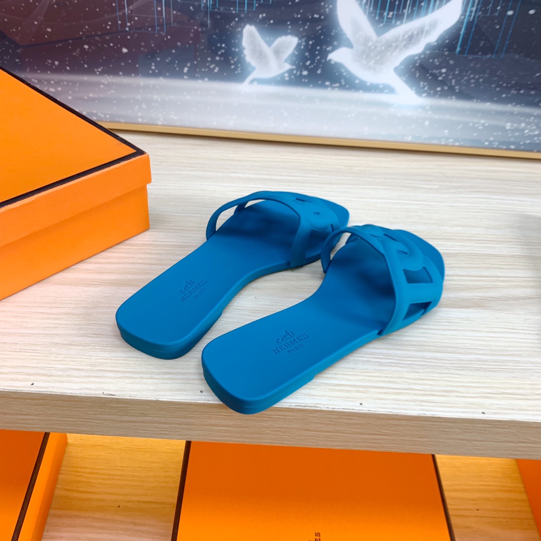 H**mes sandals