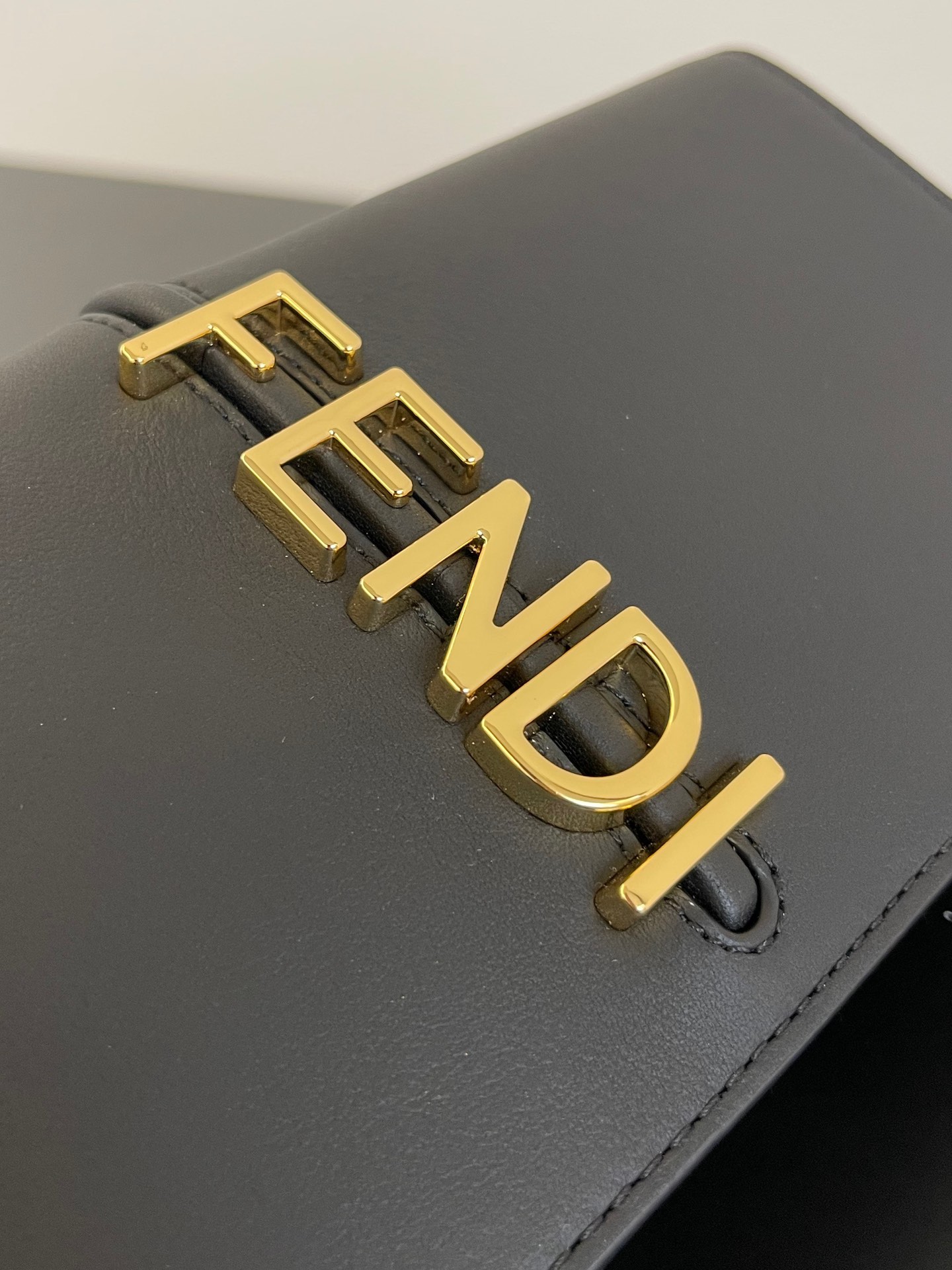 F**di wallet on chain bag-22x5x11cm