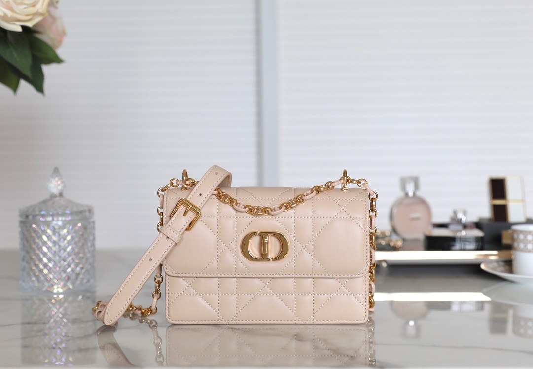 D*or caro bag- 19 x 13 x 5.5cm