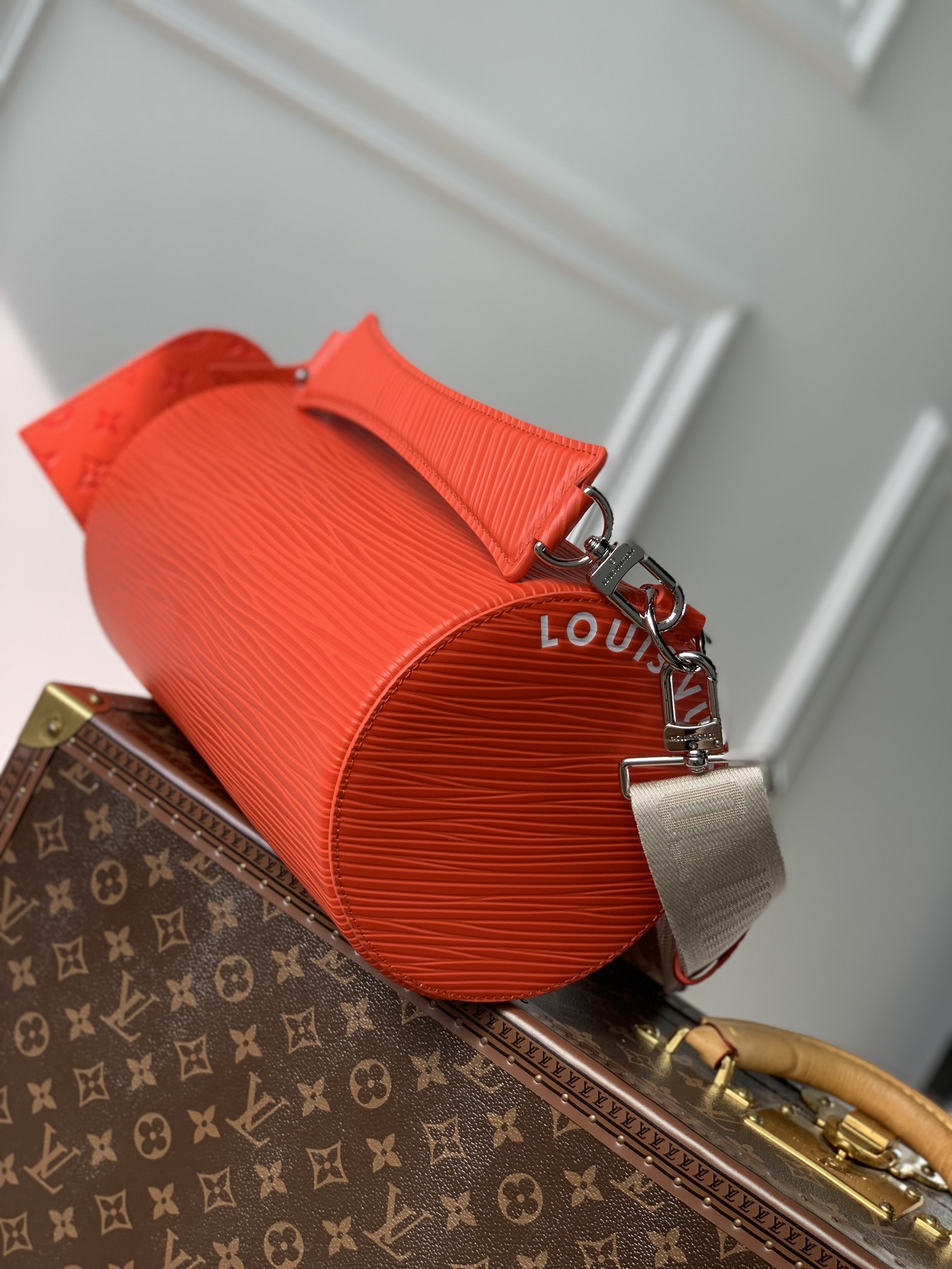 l0*is V*t0n soft polochon bag m46692-27x 15x 15cm