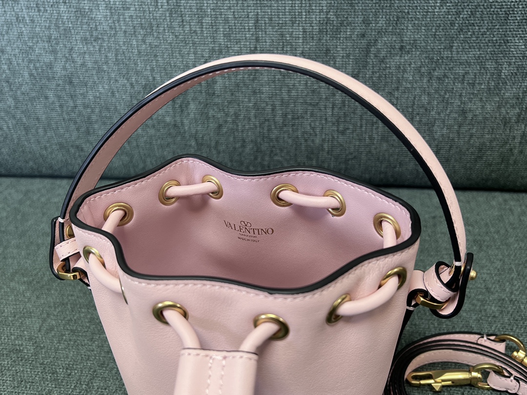 Va1e*ntin0 garavanivlogo signature bag-12*18*10cm