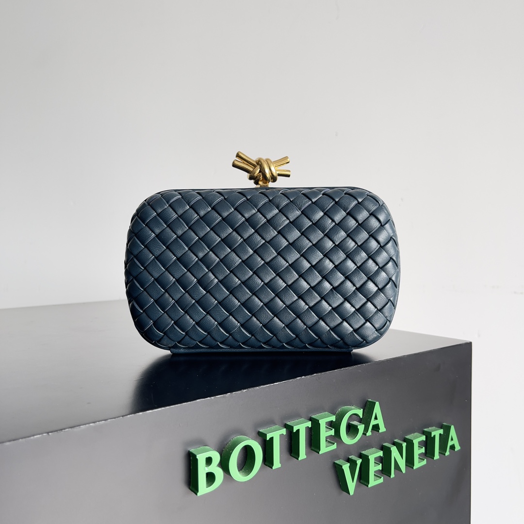b0tte*a Ven*ta knot pouch-20.5*6*12.5cm