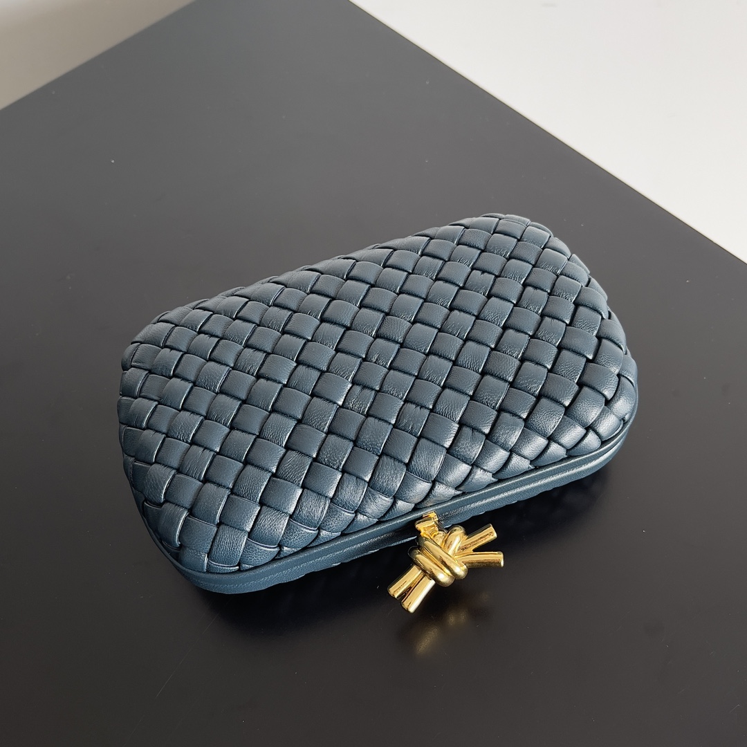 b0tte*a Ven*ta knot pouch-20.5*6*12.5cm