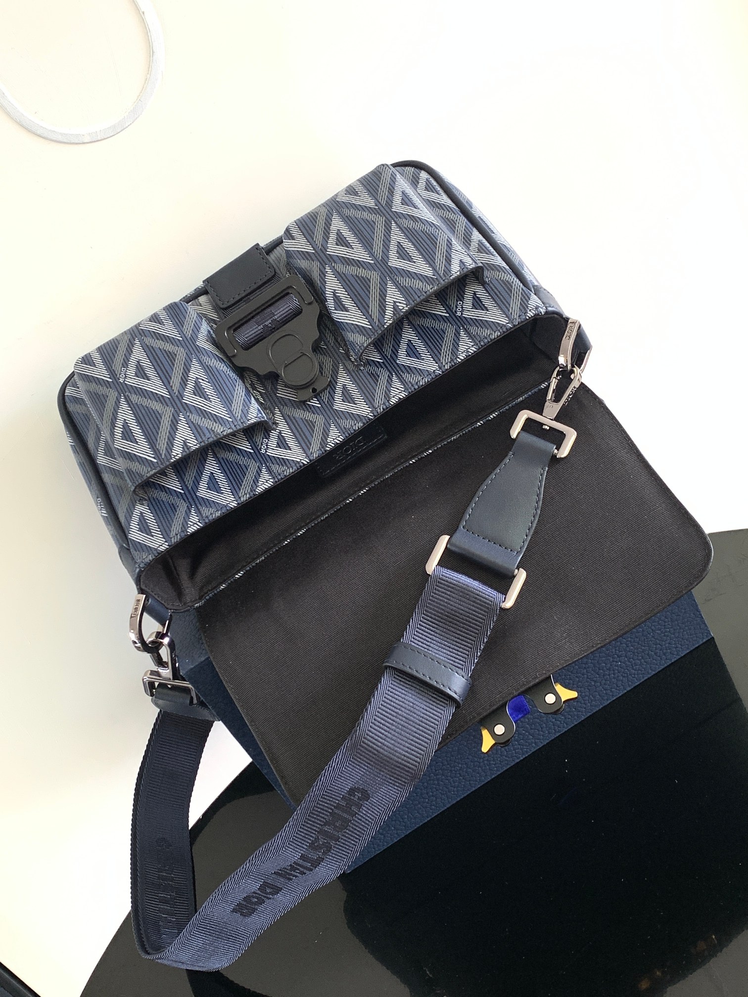 D*or hit the road handbags-27 x 17 x 9cm