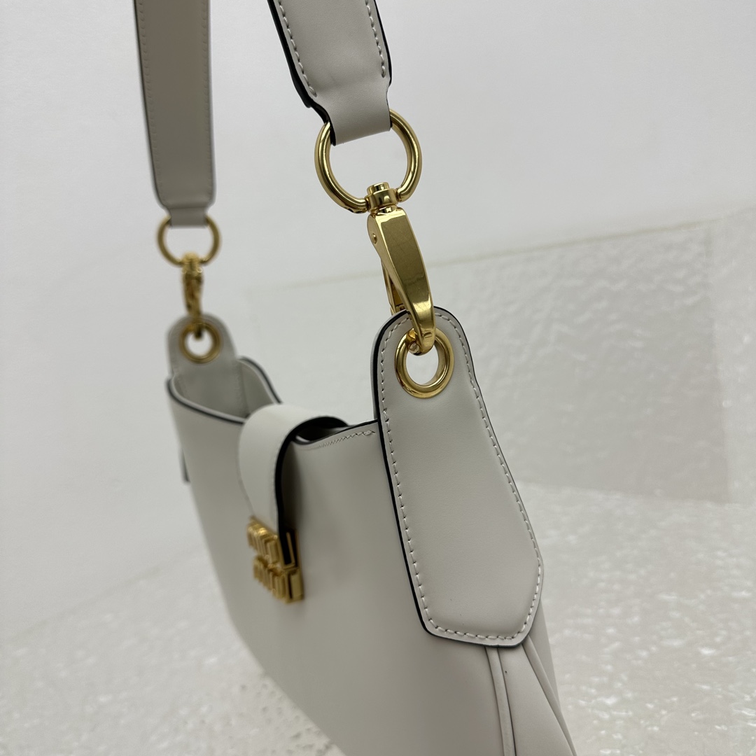 M*um*u city calf hobo bag-28*15*4cm