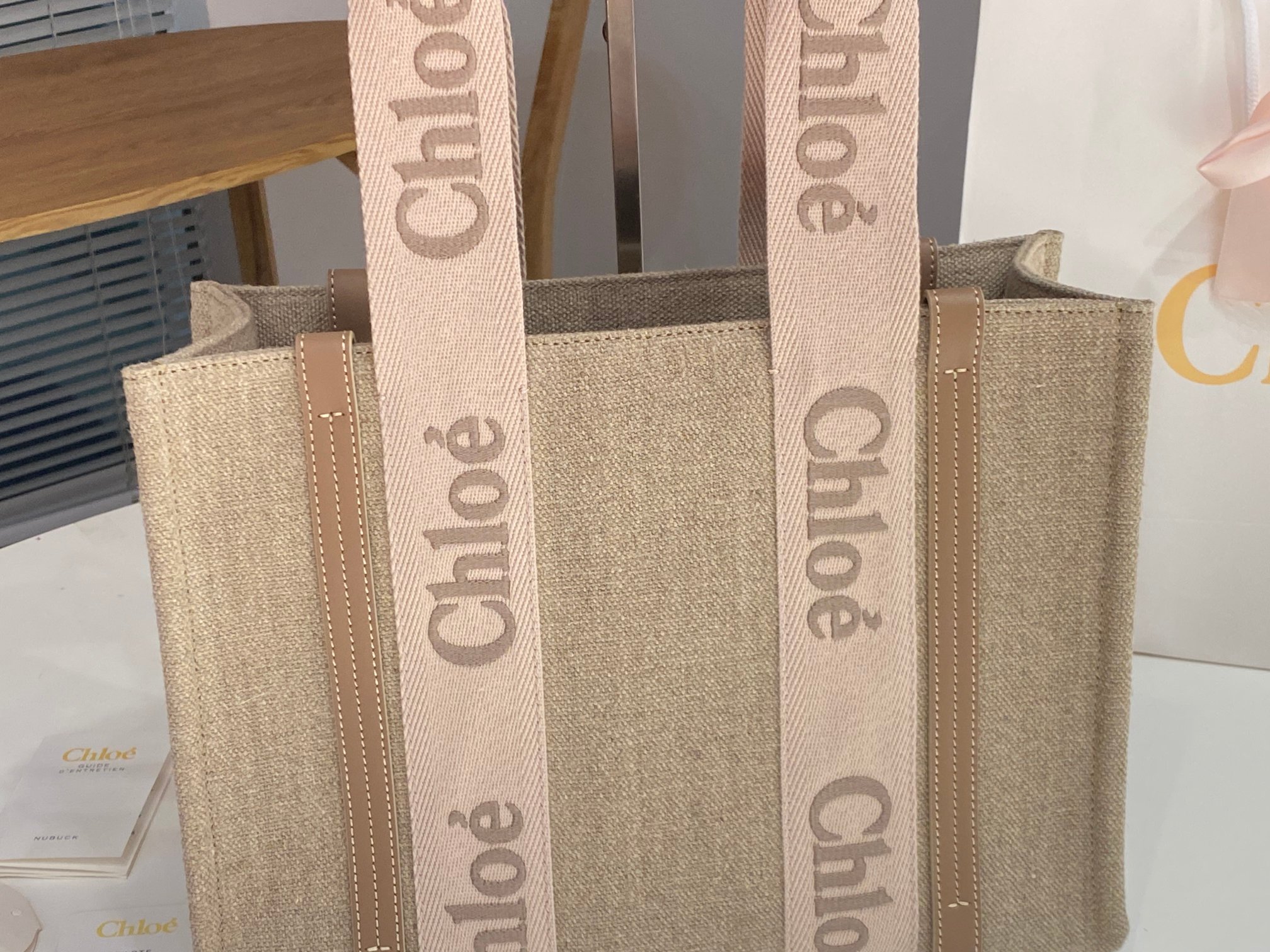 Ch10e woody tote bag