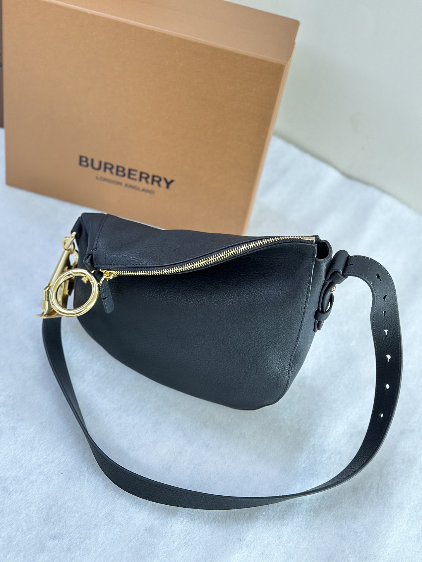 B**rry knight bag-24 x 8 x 23cm