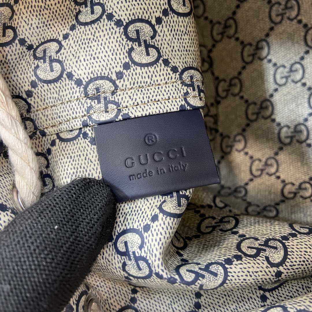 G*u*i backpack-16*21*11cm