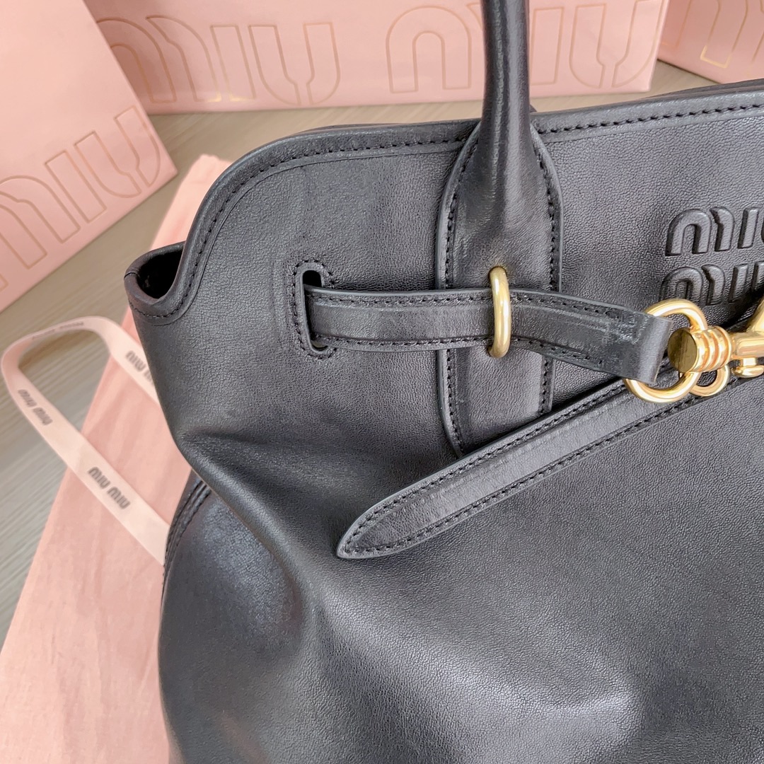 M*um*u aventure nappa tote-31x40x13cm