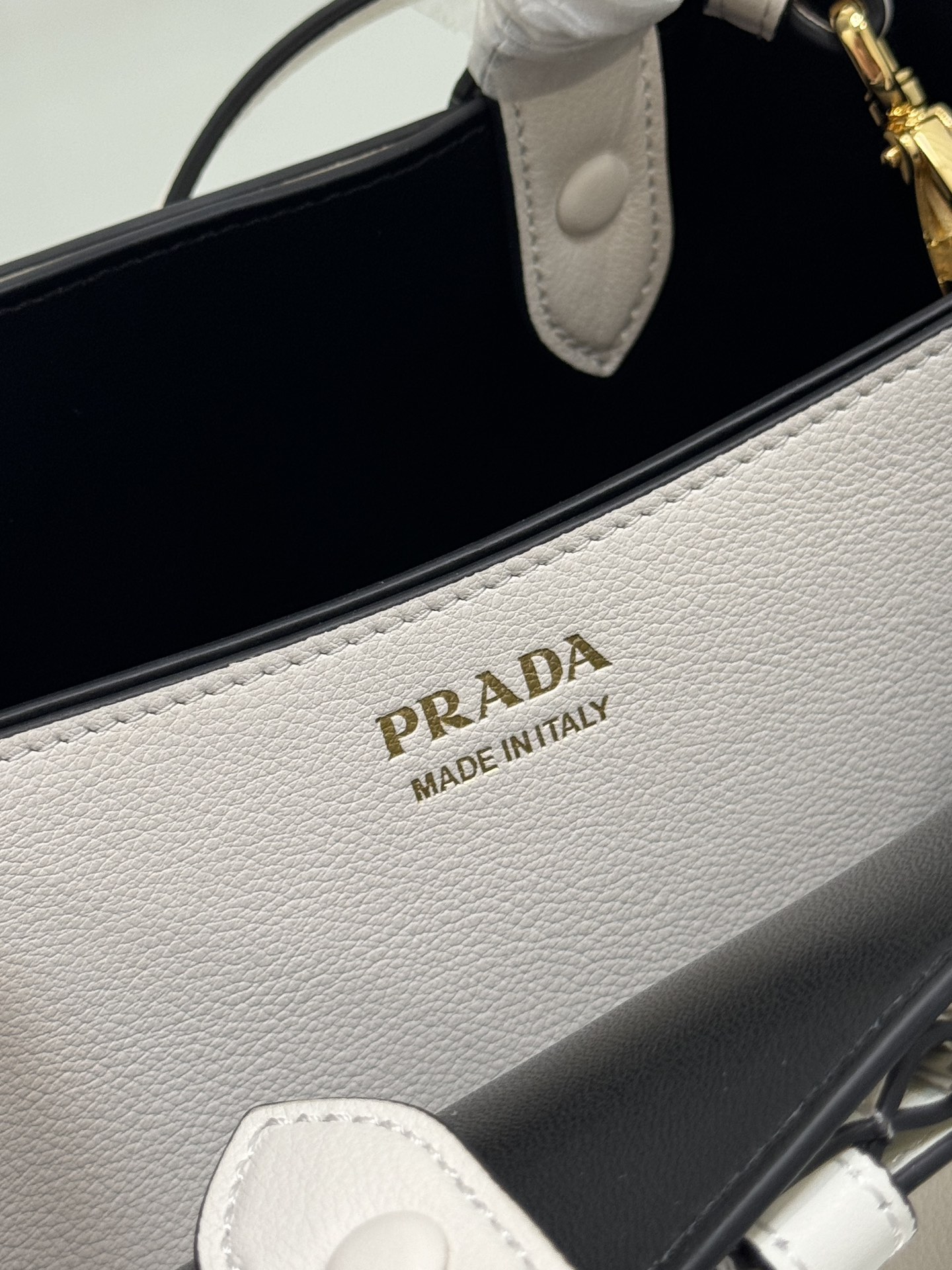 Pra*a double1ba434 bag-32Ｘ23Ｘ11cm