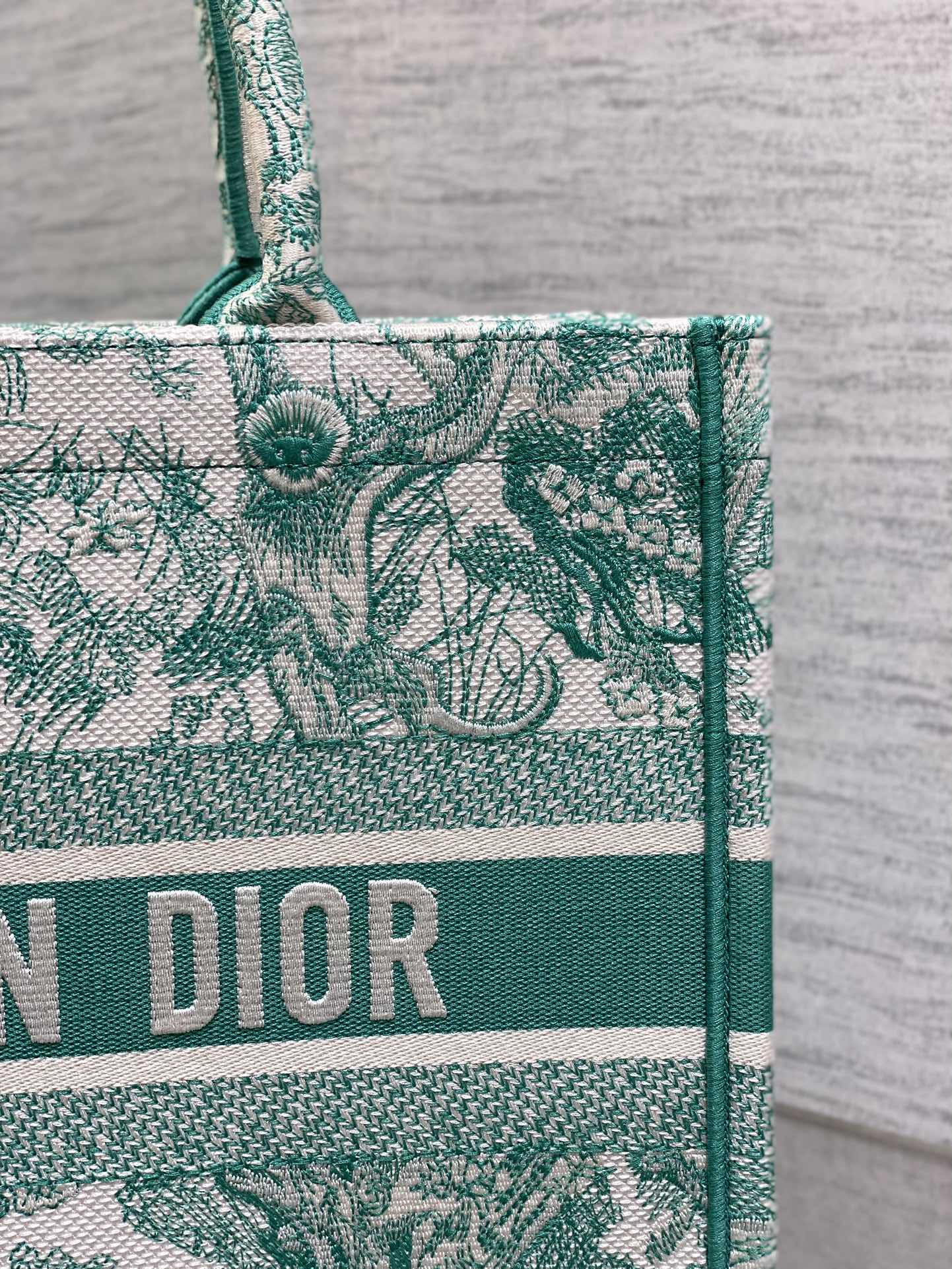 D*or small book tote-36.5cm