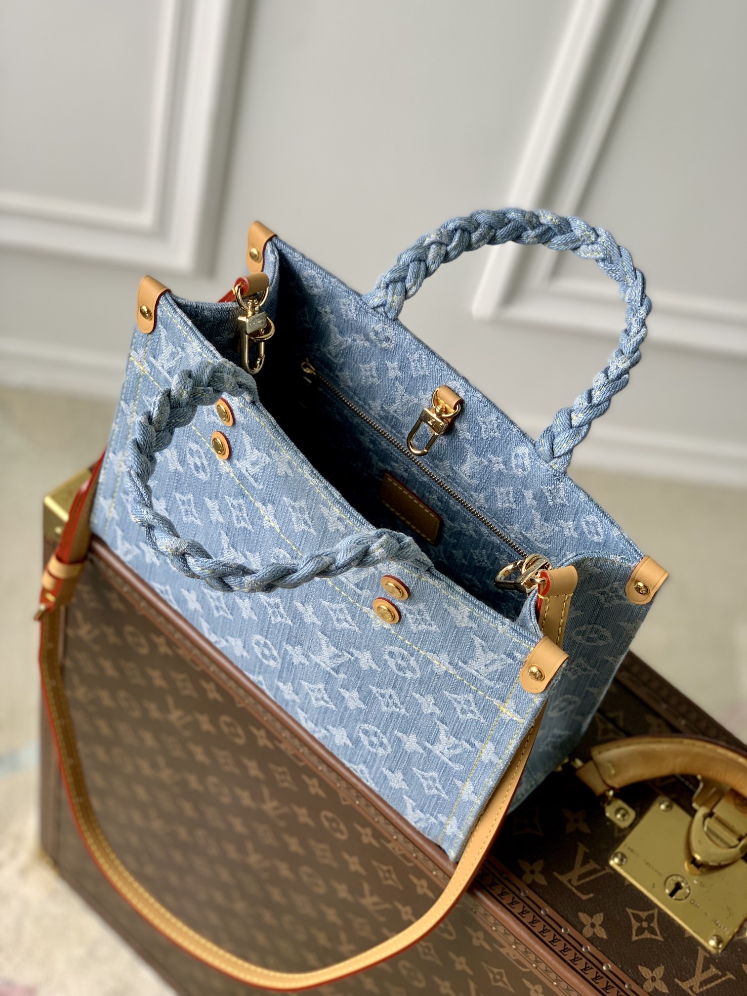 l0*is V*t0n let go handbag-28 x 23 x 10.5 cm