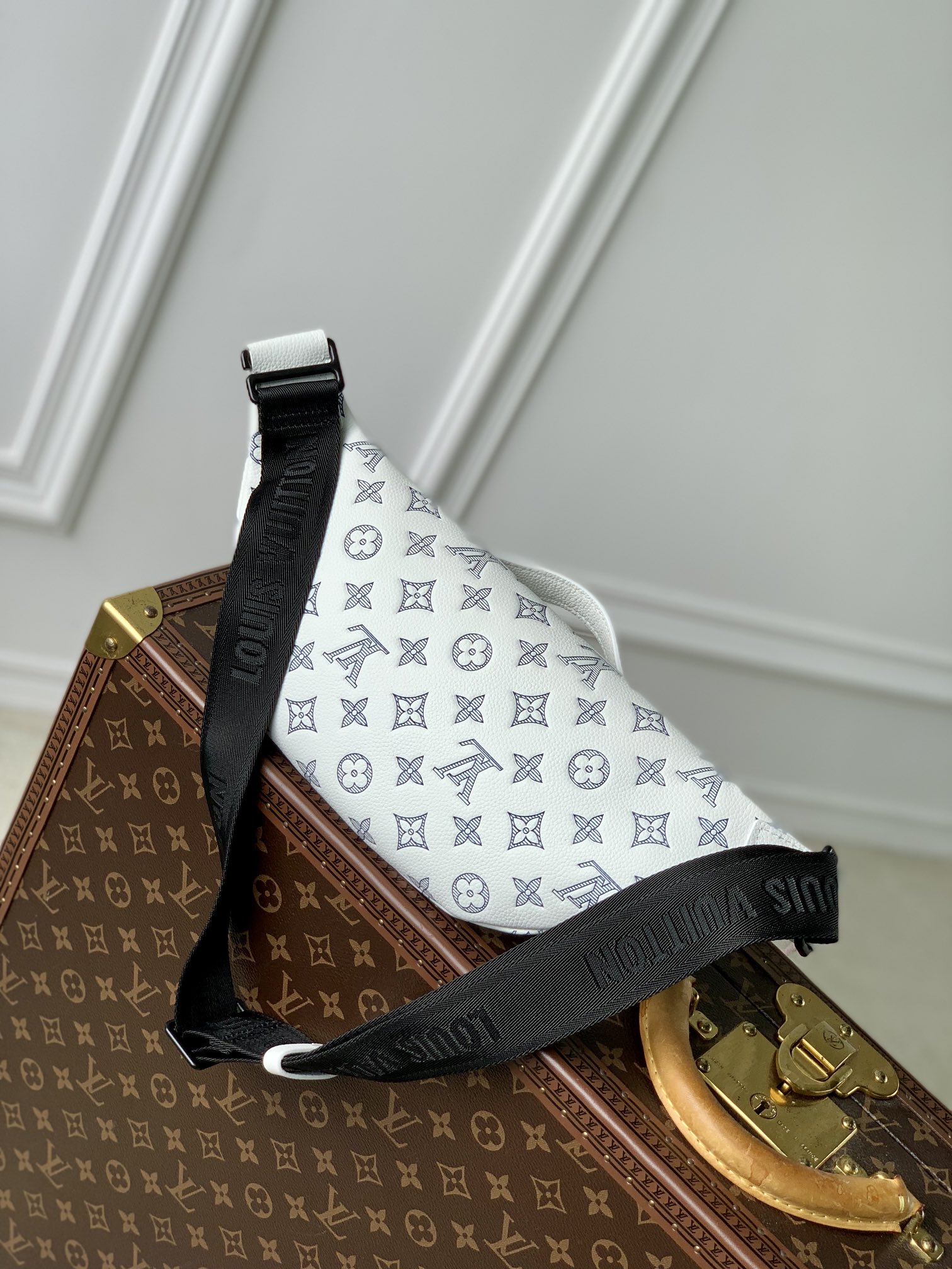 l0*is V*t0n rush waist bag-30 x 15 x 8cm