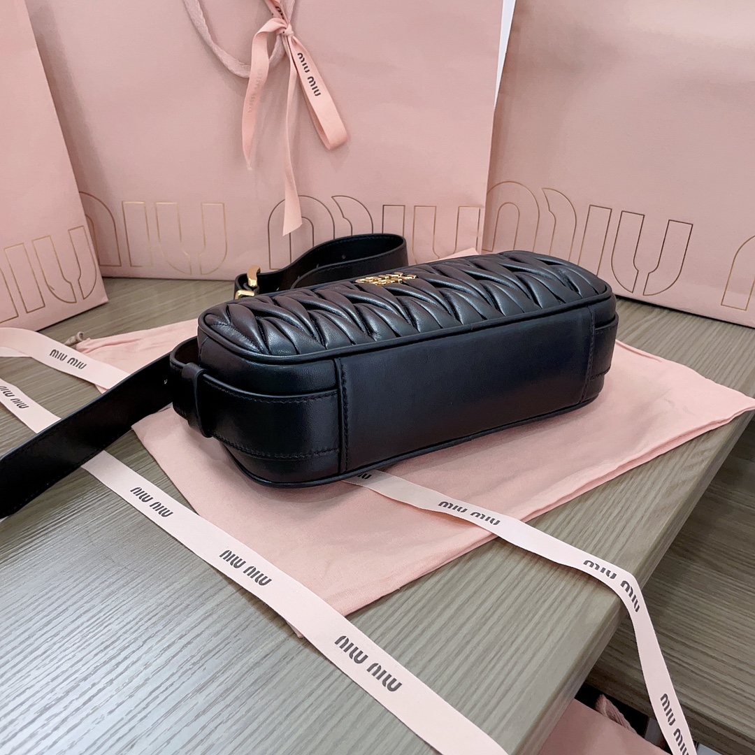 M*um*u matelassé leather shoulder 5bc158 bag-24*11.5*7cm