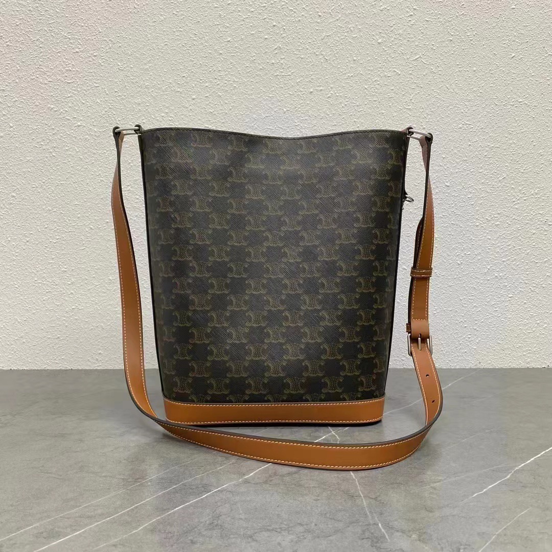 Ce**e bucket bag