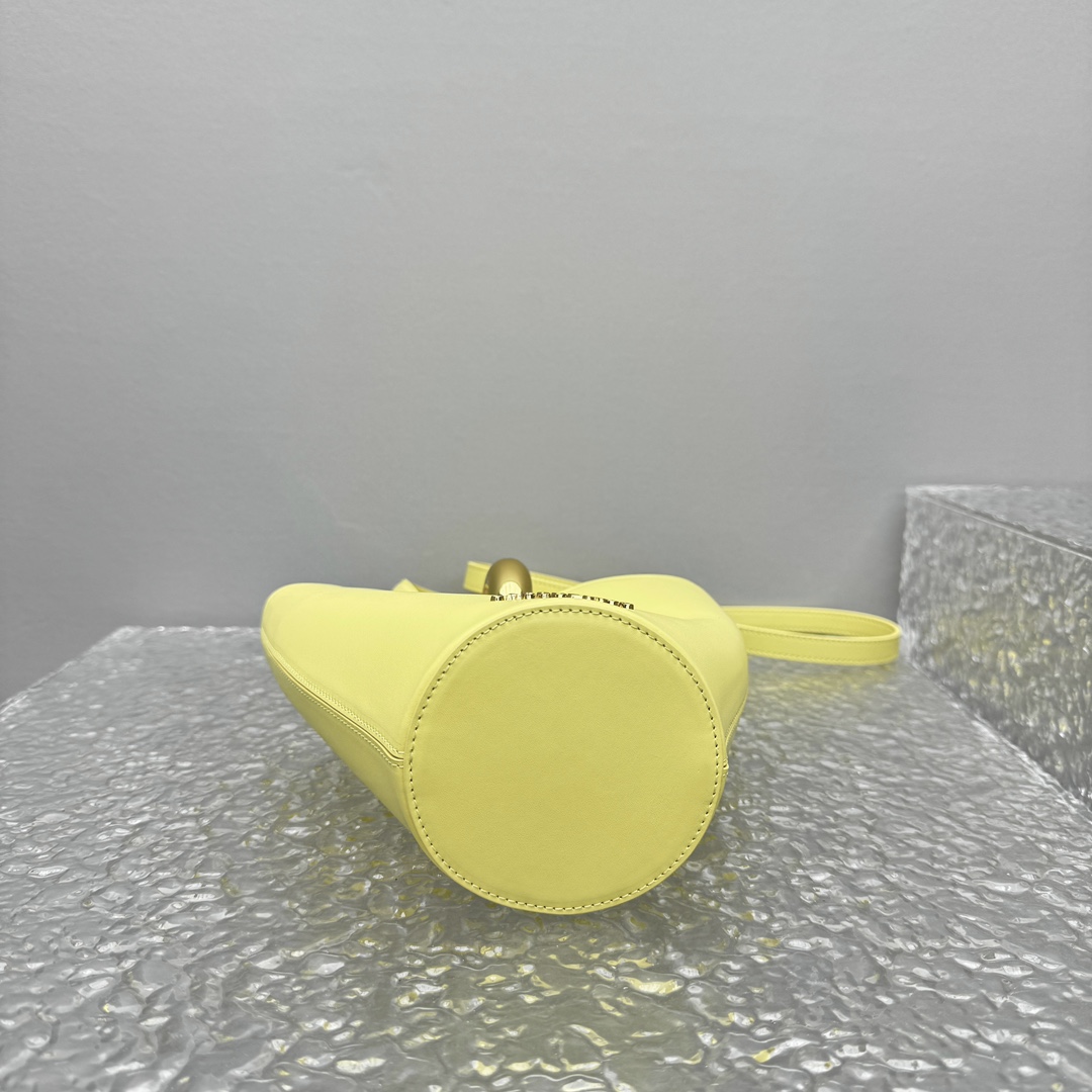 Ja*qvemvs le petit bambo bag-10*10*20cm