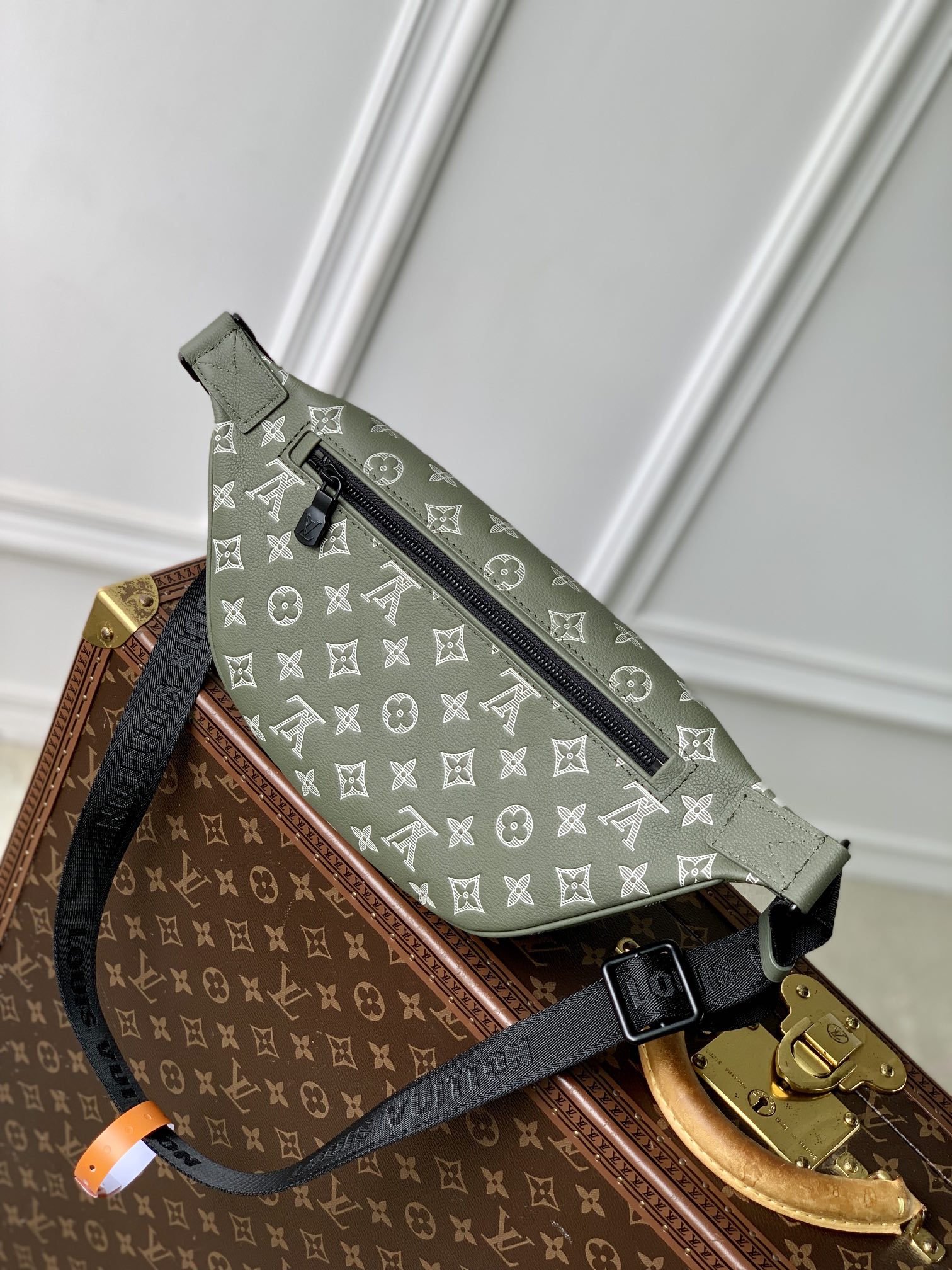 l0vis Vvtt0n discovery bumbag-44 x 15 x 9cm