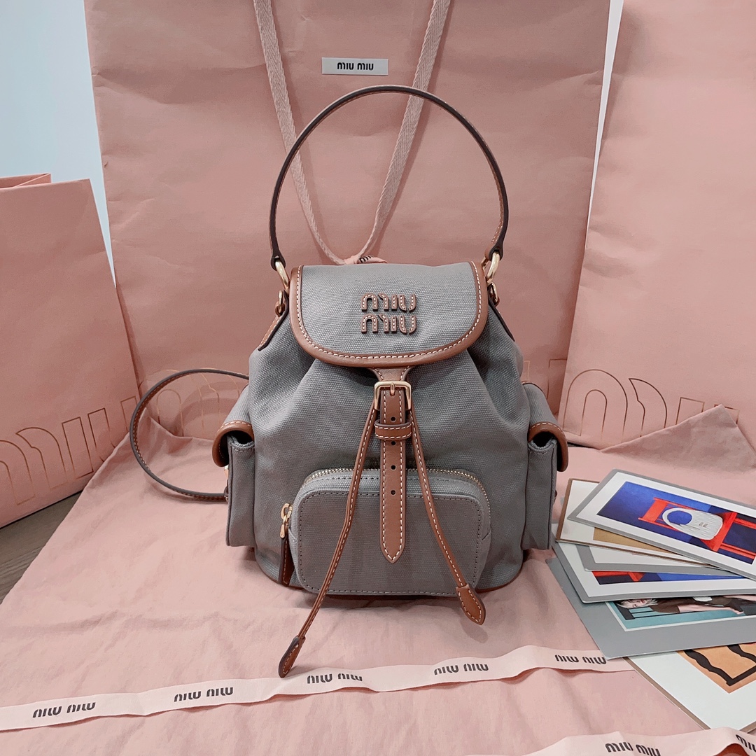 M1um1u backpack-22x18x11.5cm