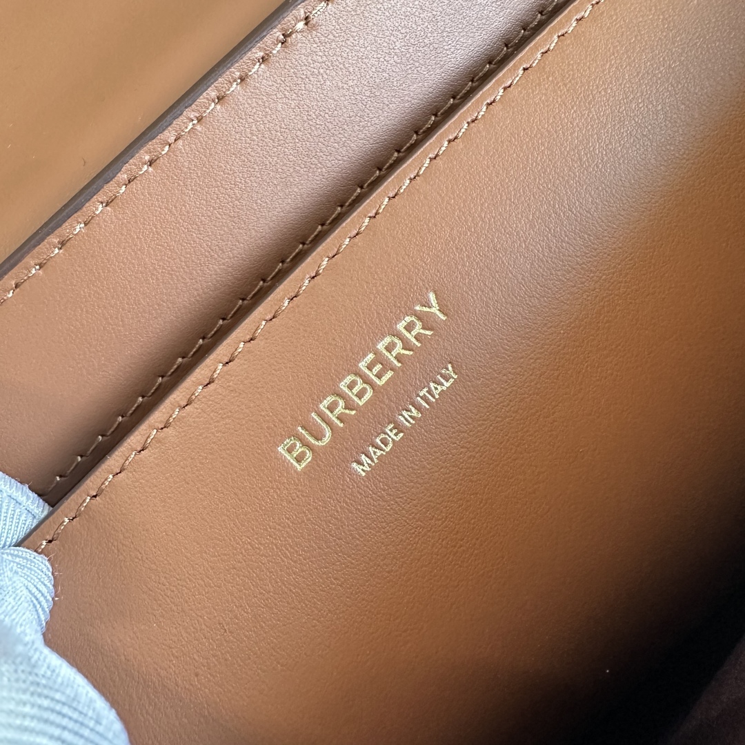 Bv*b*rry crossbody bag-25 x 8.5 x 18cm