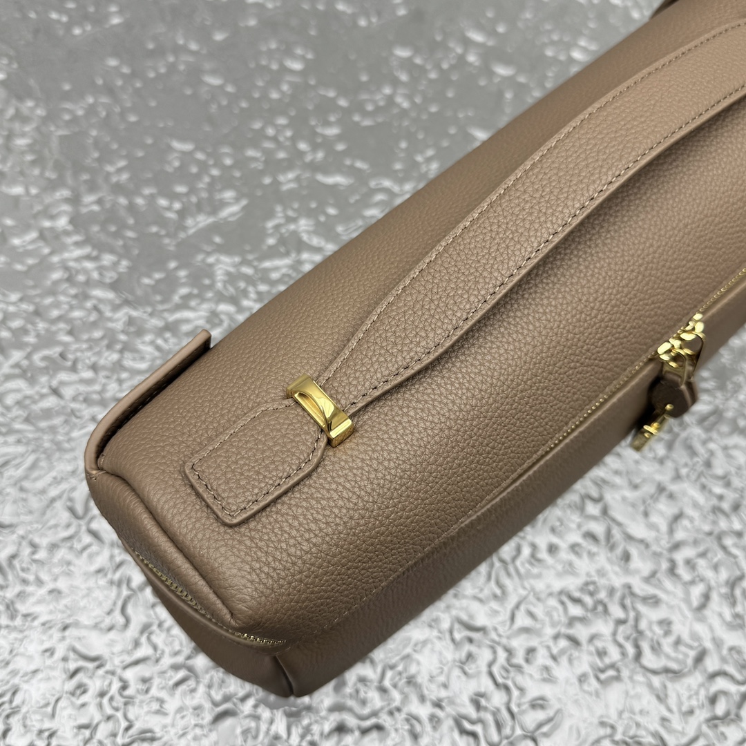 L0r0 P1ana Extra Softy Bag L33-33*14*9CM