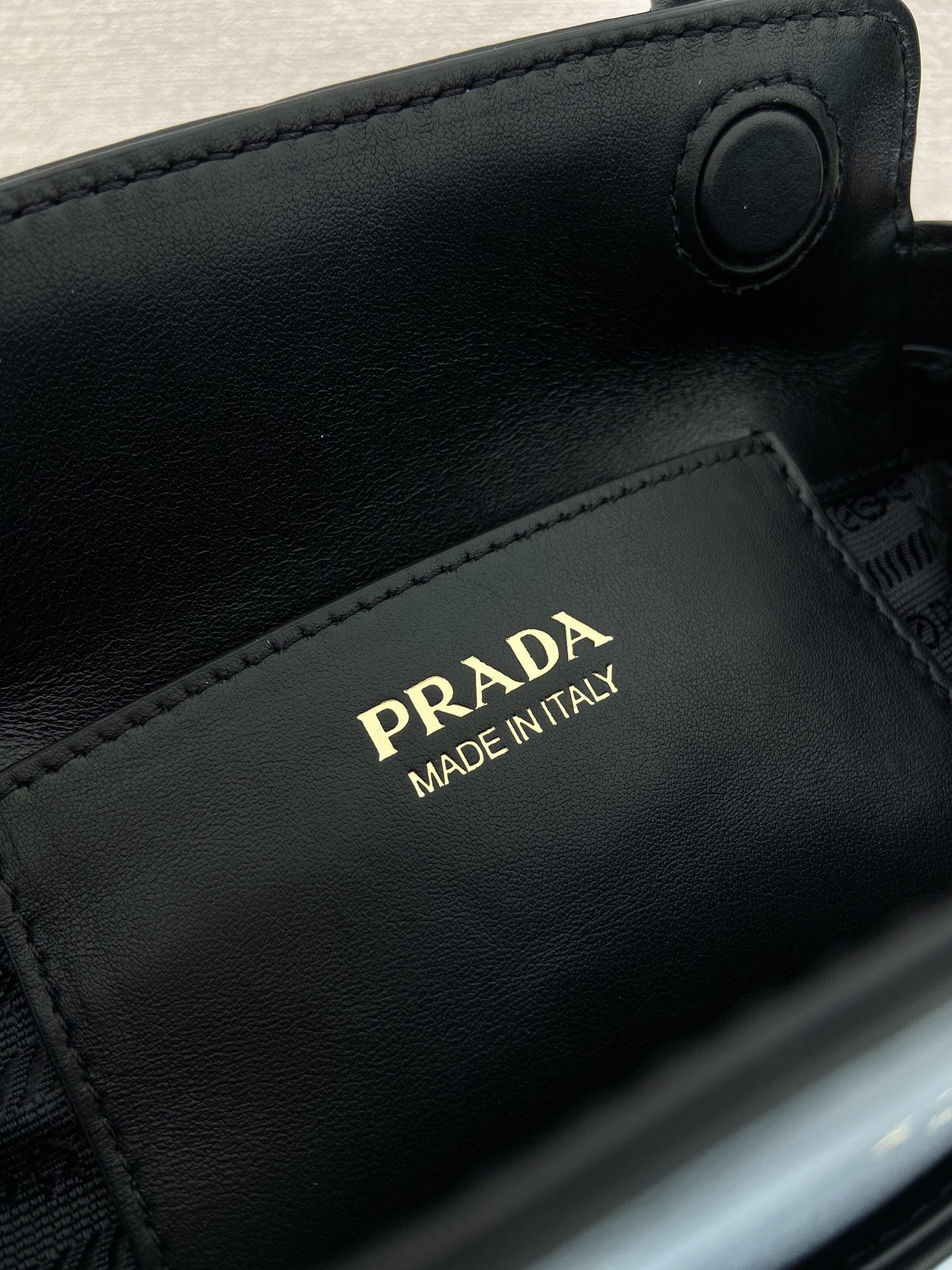 Pra*a Carry Leather Handbag 1BA496-19*21*7CM