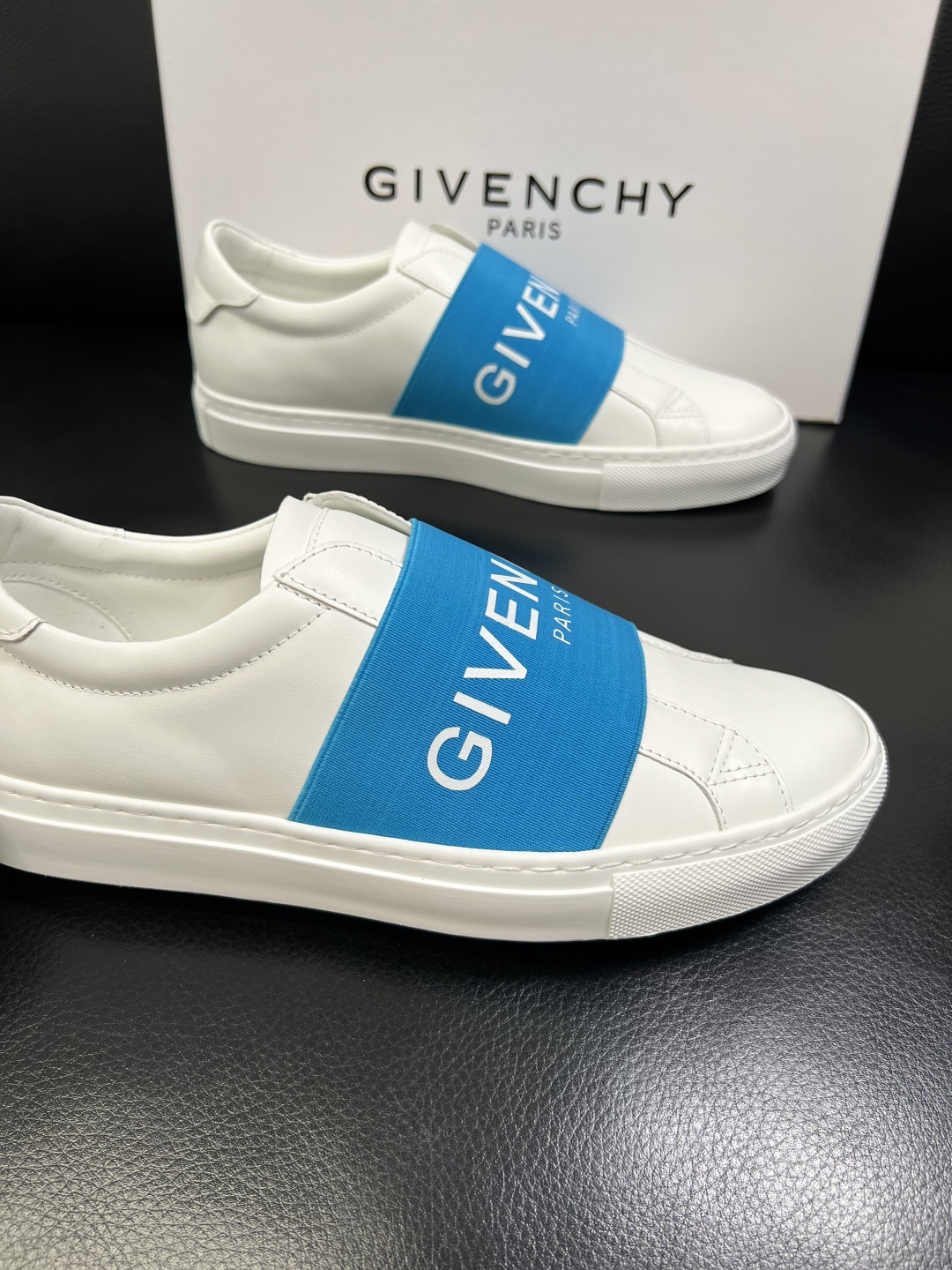 Gienvchy Sneakers
