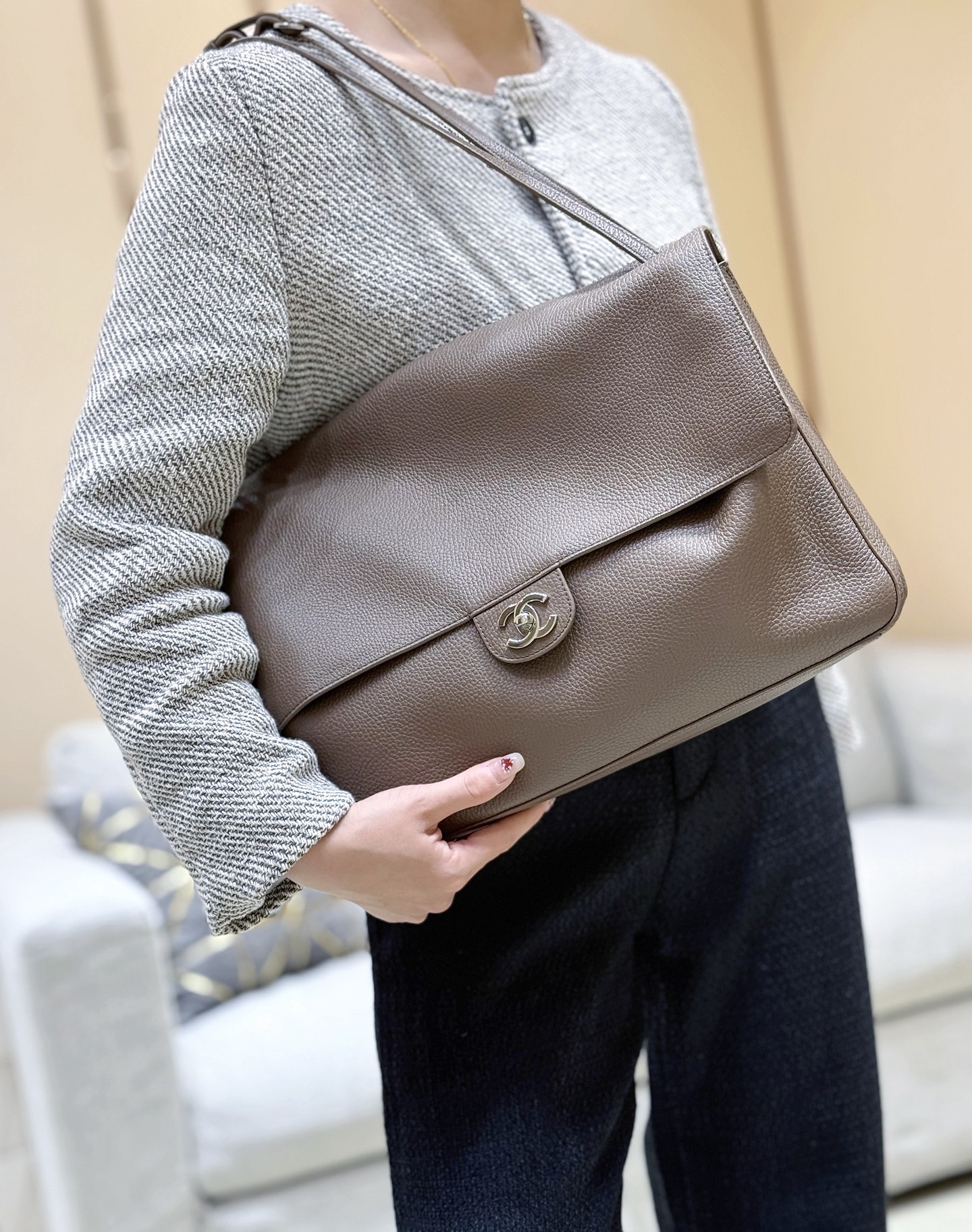 Ch@nel Maxi Flapbag , Grained Calfskin & Silver-Tone Metal, lLight-26*38.5*11CM
