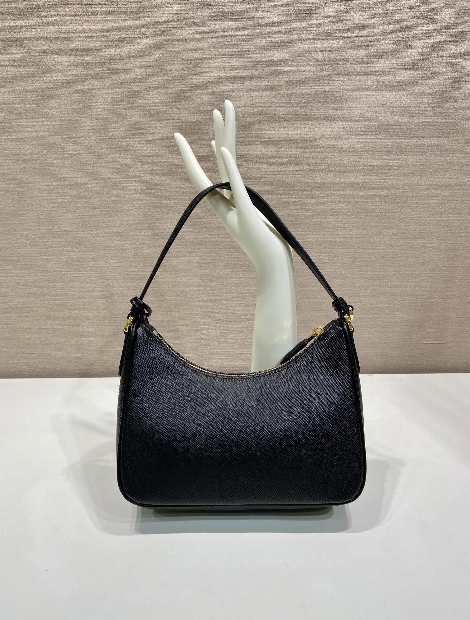 Pra*a Re-Edition Hobo Saffiano Leather Bag-22*18*6CM