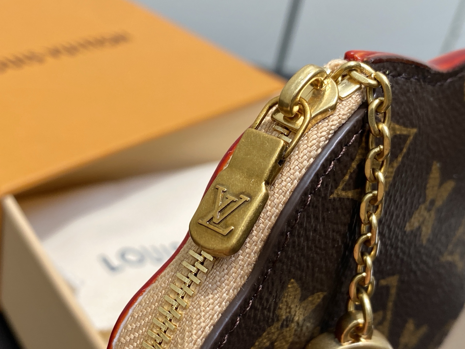 L0vis Vuitto*n Paw Coin Pouch Other Leathers -15*10*4.5CM