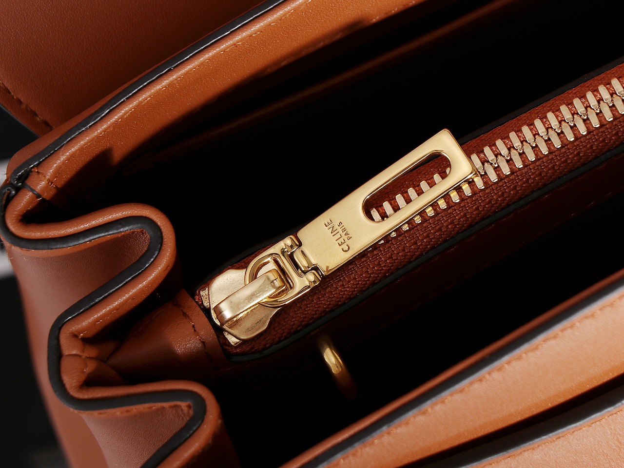 Celin**e Satinated Calfskin Small 16 Top Handle Bag Tan-23*19*10.5CM