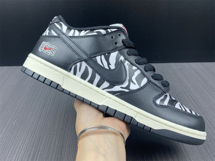 Quartersnacks x Dunk Low SB ‘Little Debbie’s Zebra Cakes’ DM3510-001