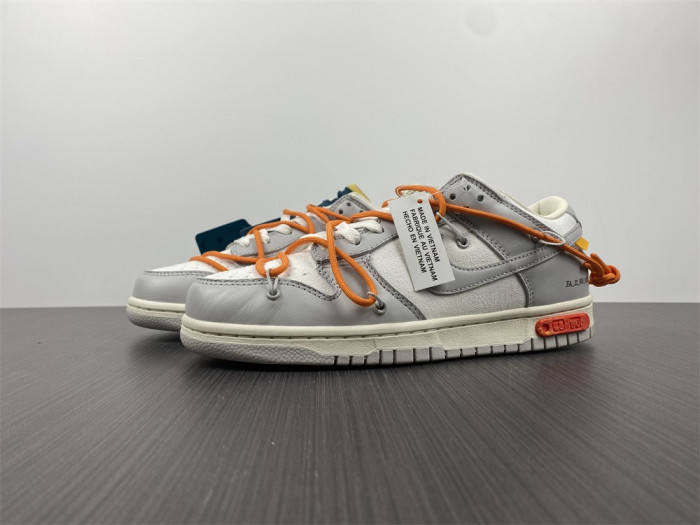 Off-White x Dunk Low ‘Lot 44 of 50’ DM1602-104