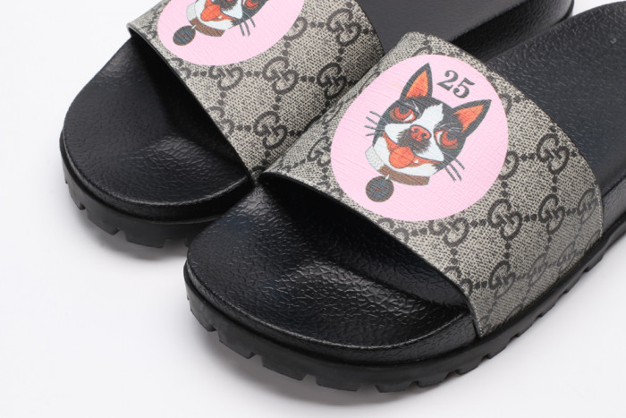 G*u*i slippers