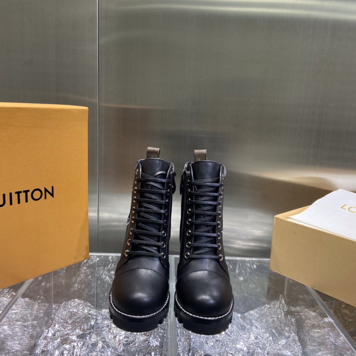 LOUS VUITO BROWN STAR TRAIL ANKLE BOOTS