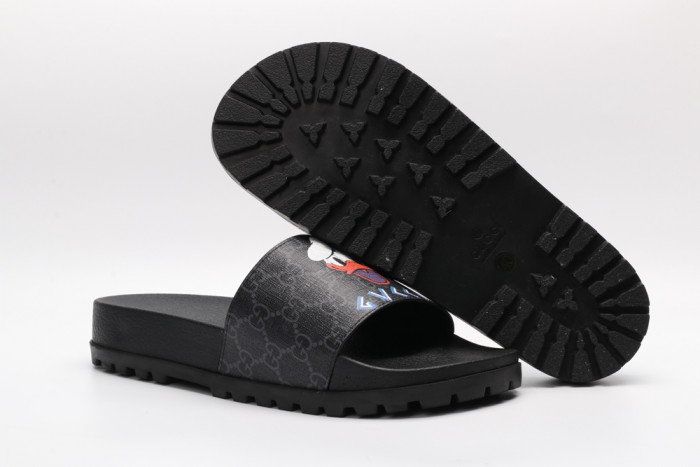 G*u*i slippers