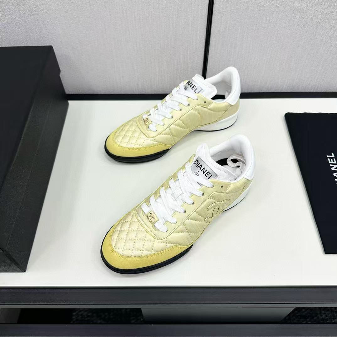 UA Ch**el SNEAKER