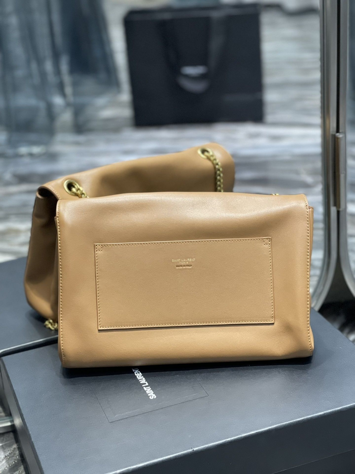 Y51 Kate Reversible Suede and Leather Shoulder Bag 28.5x20x6cm