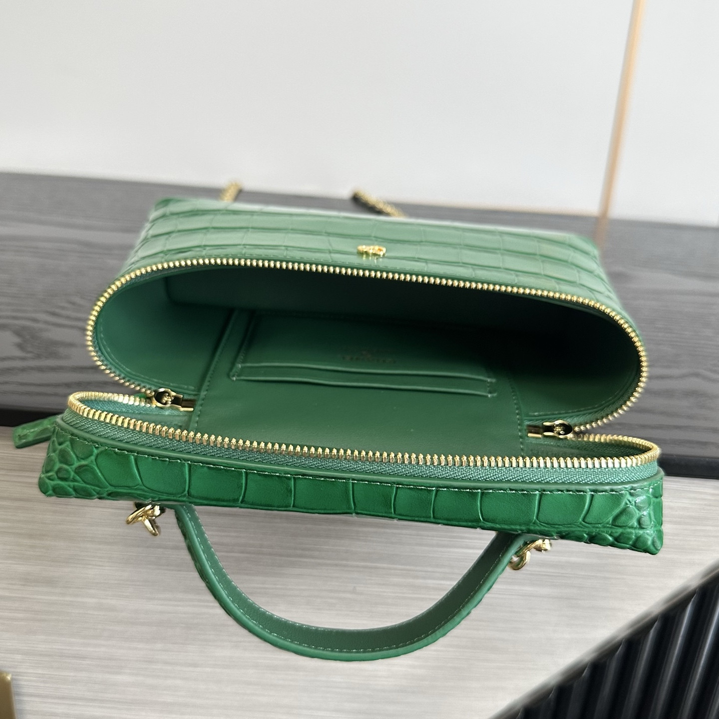 Ch**el Vanity with Chain 17x19.5x5cm