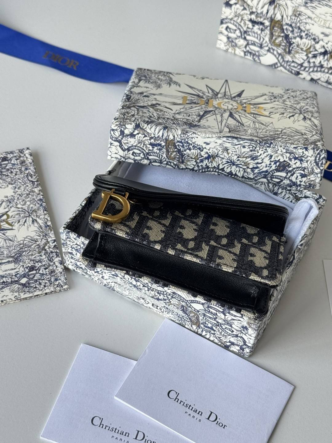 D10r Saddle Bloom Card Holder 11x7.5x3cm
