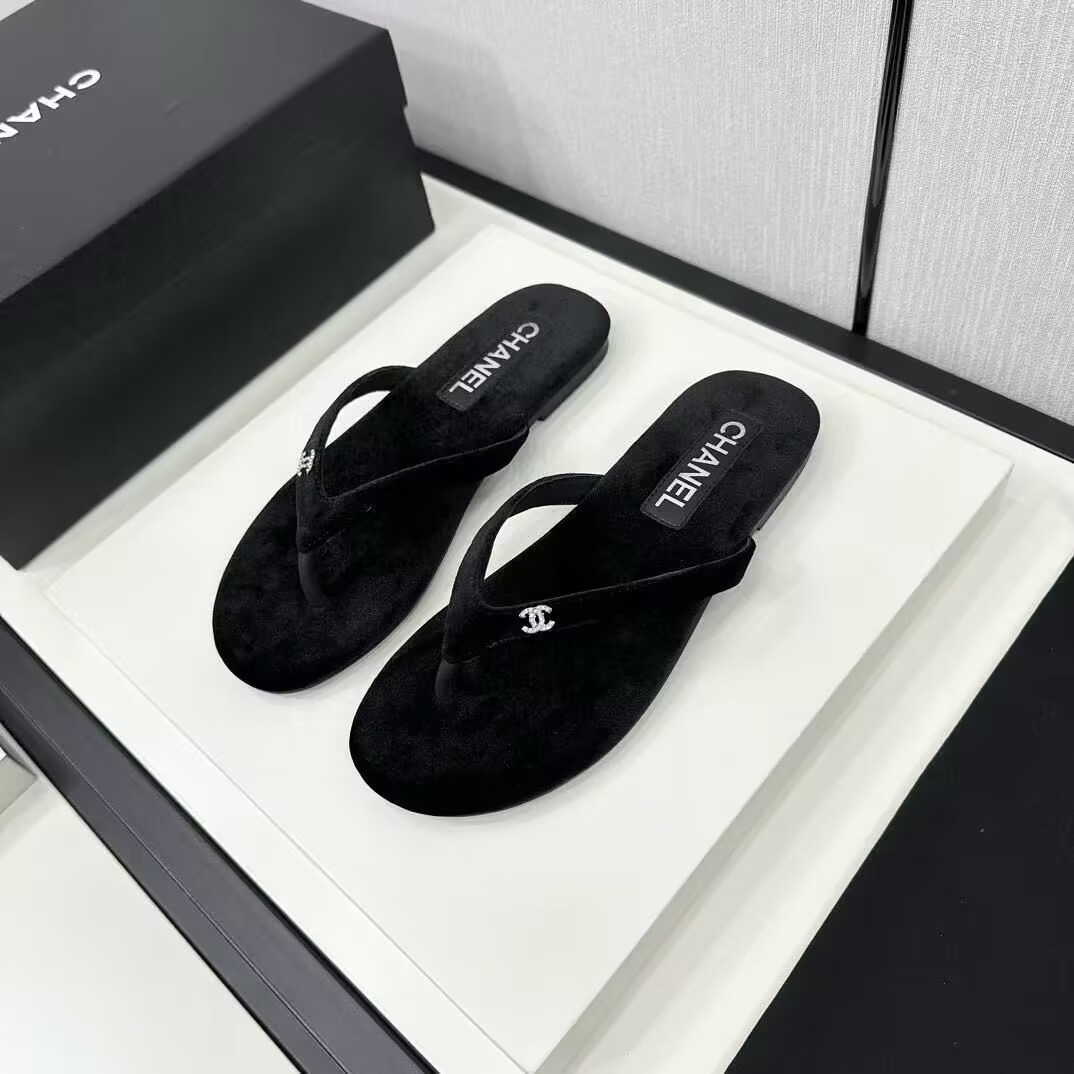 UA Ch**el Slides