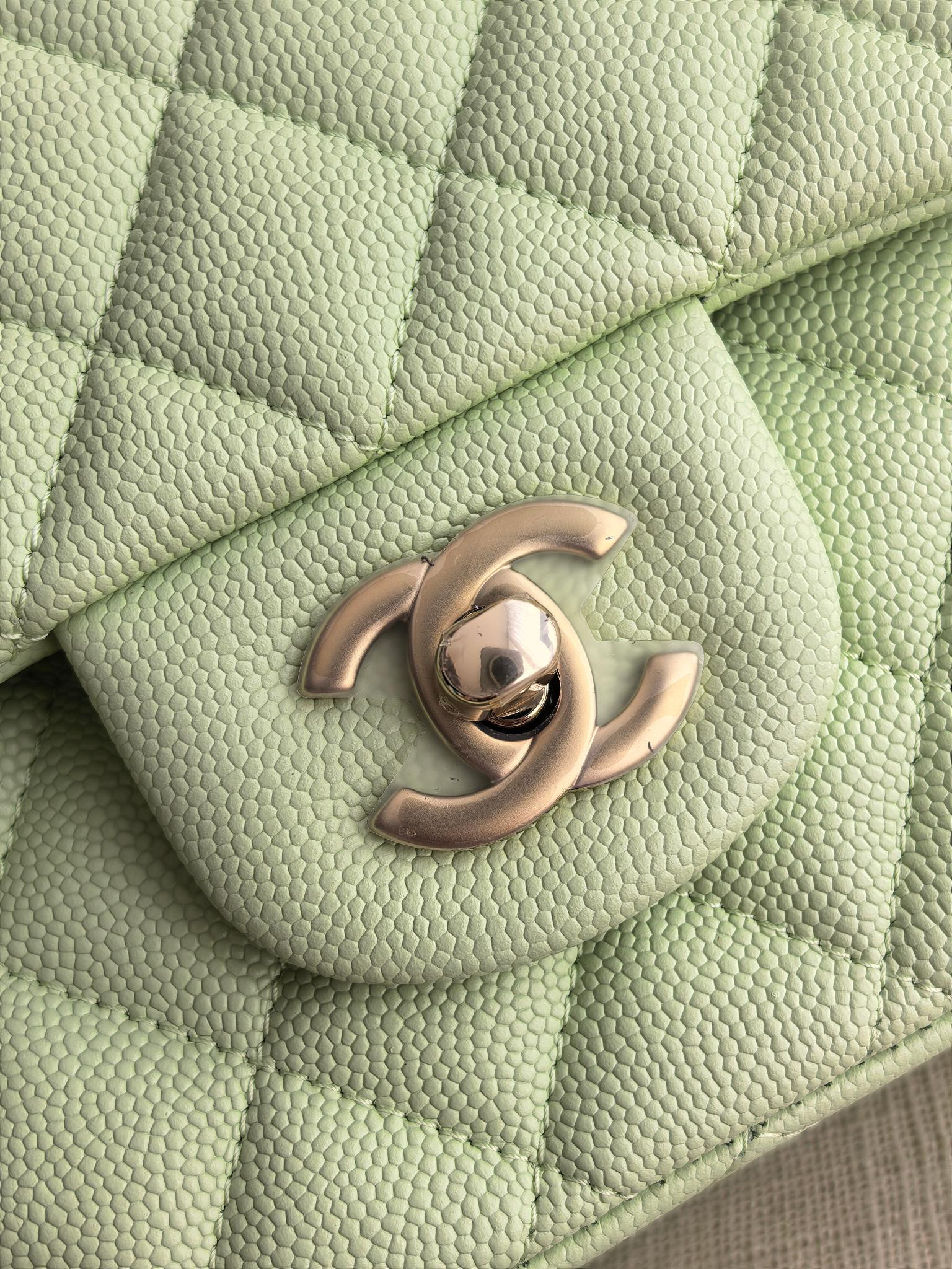Ch**el Classic Flap Mint Green Bag with Light Gold Hardware A01112 15.5x25.5x6cm