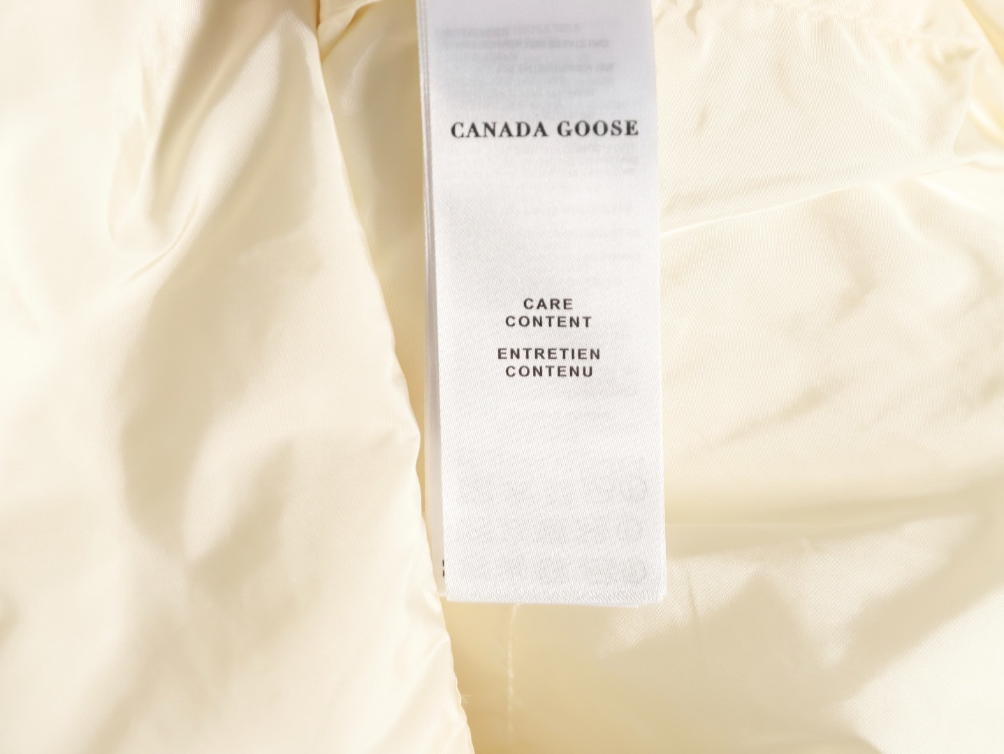 Can*a G00se Short Puffer jacket