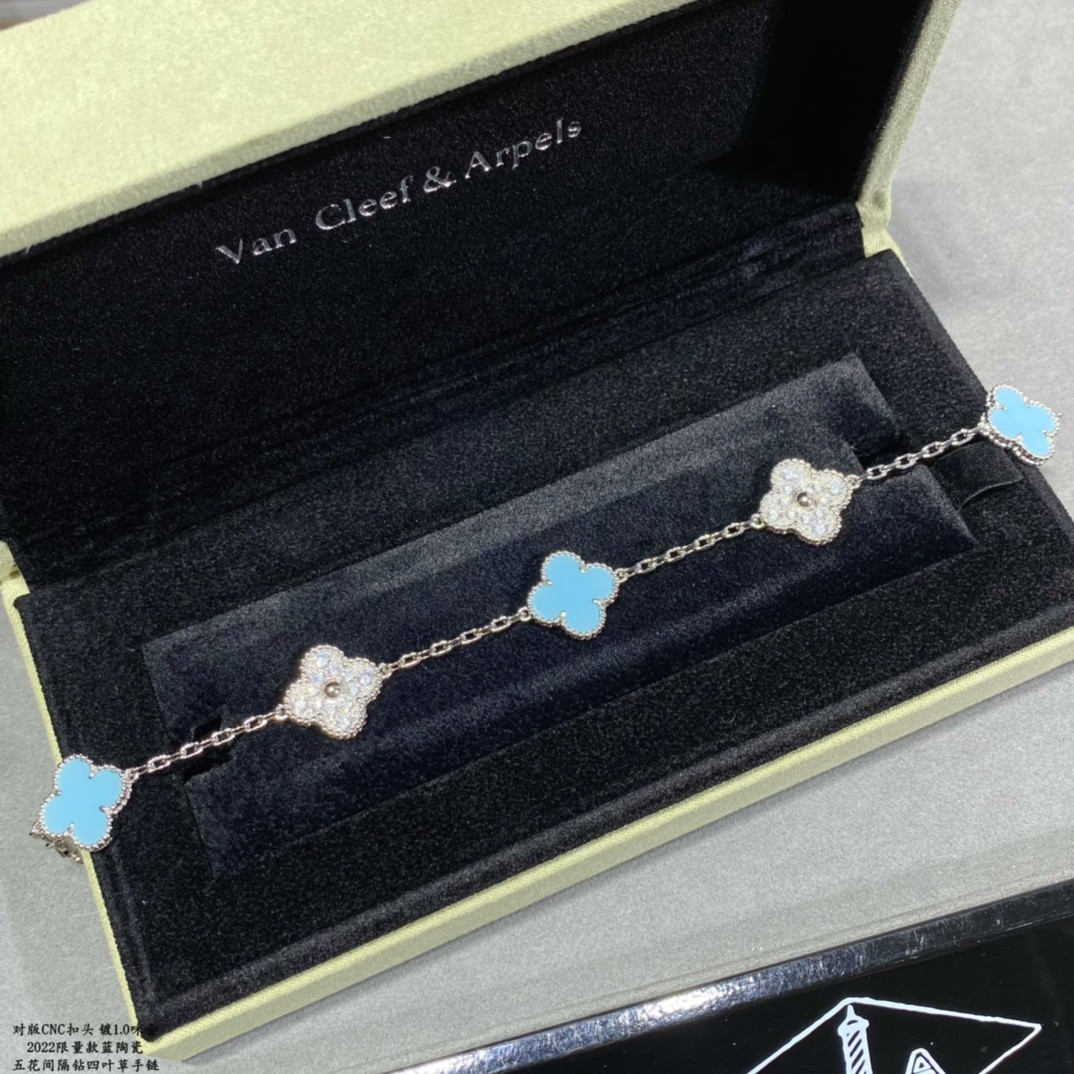 V*n Cl**f & Arpels Royal Blue Ceramic Five-Flower Four-Leaf Clover Bracelet