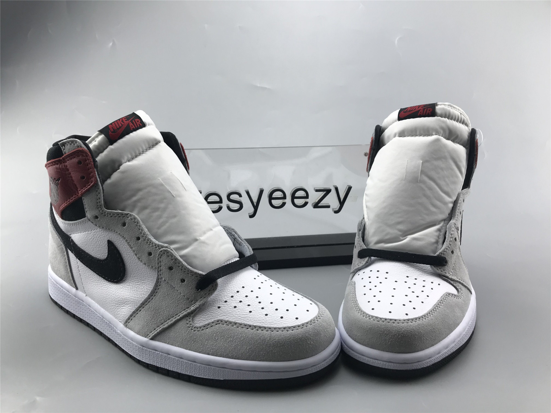 UA AIR JORDAN 1 RETRO HIGH LIGHT SMOKE GREY